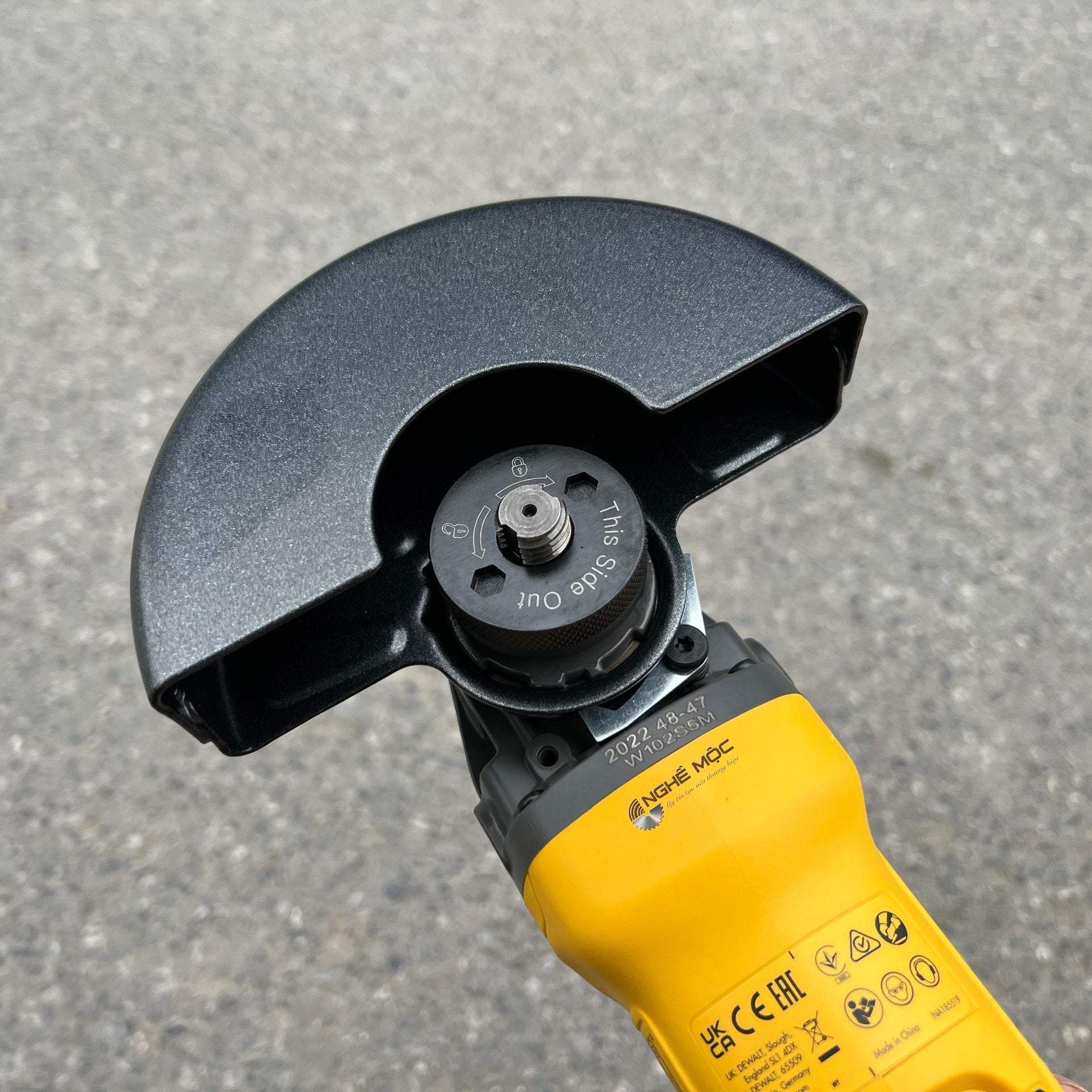 Máy mài góc Dewalt DCG416VSN-XJ