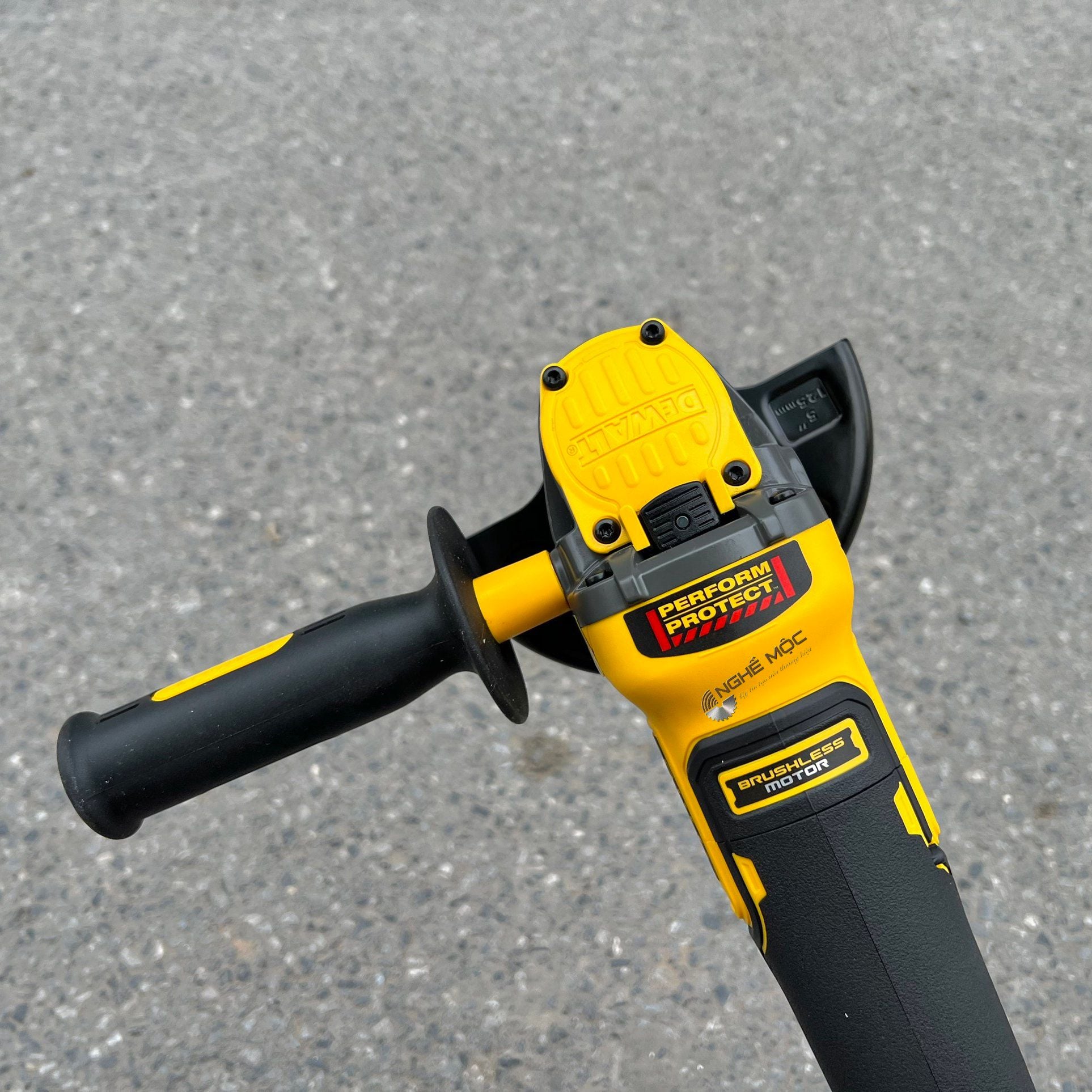 Máy mài góc Dewalt DCG416VSN-XJ