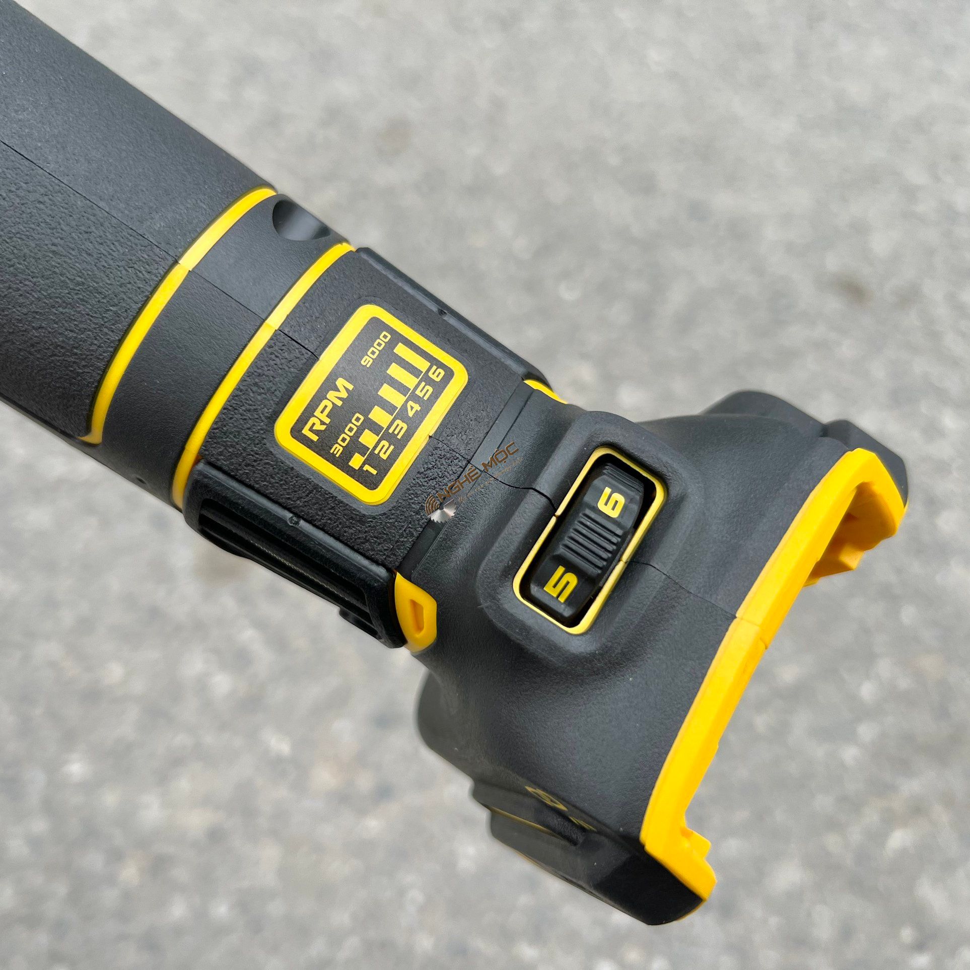 Máy mài góc Dewalt DCG416VSN-XJ