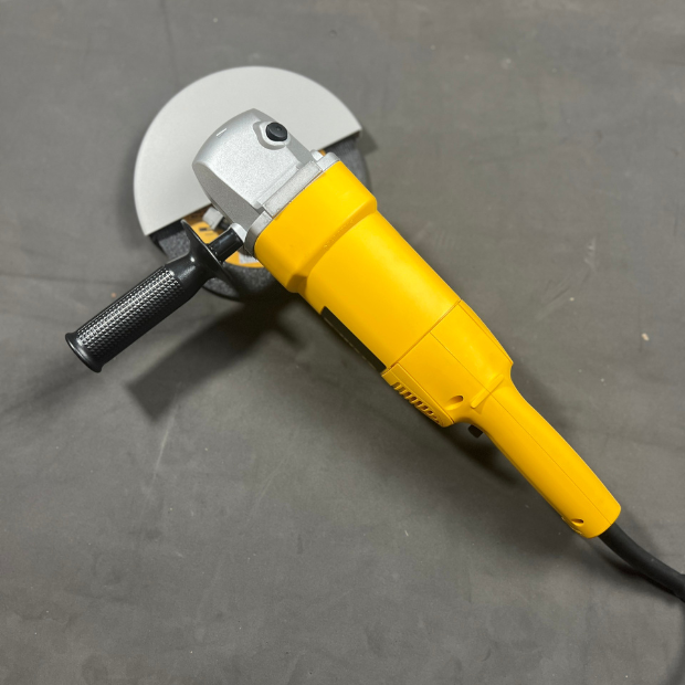 Máy mài góc Dewalt DW840 (180mm) có thân hình nhỏ gọn