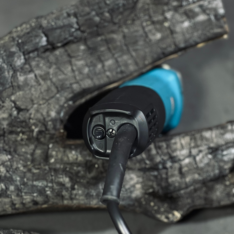 Máy mài góc cầm tay 100mm Makita 9553B có đường dây điện dài