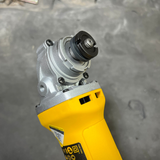 Máy mài góc cầm tay dùng pin Dewalt DWE750S-B1(Công tắc hông)