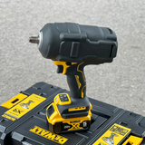 Máy siết bulong dùng pin Dewalt DCF961 có thiết kế mạnh mẽ