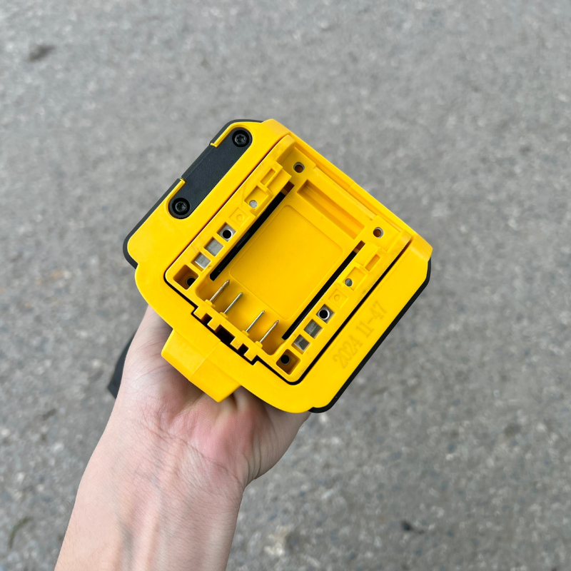 Chân máy siết bulong dùng pin Dewalt DCF961