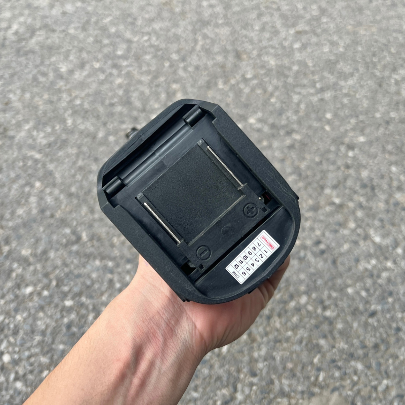 Chân pin máy siết bulong pin 600N.m Amaxtools ABL66012SM