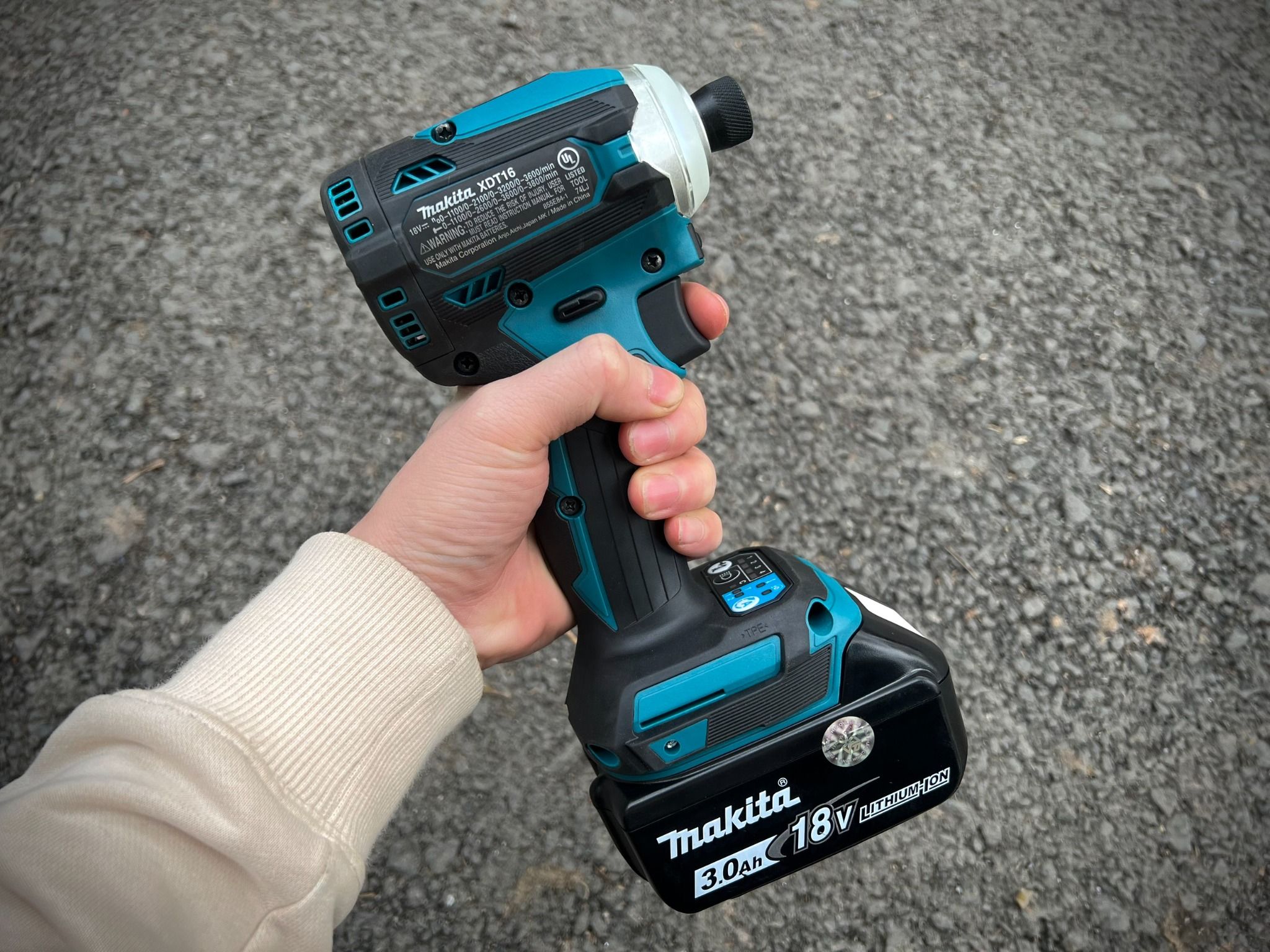 Máy bắt vít dùng pin Makita XDT16 hàng USA – mochaiphat