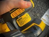 Máy chà nhám tròn dewalt DCW210B