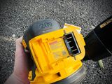 Máy chà nhám tròn dewalt DCW210B