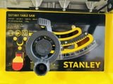 Phần điều khiển góc của Máy cưa bàn 1800W Stanley SST1801-B1 có thước giúp bạn dễ dàng cho  việc điều chỉnh góc nghiêng của bàn một cách phù hợp hơn