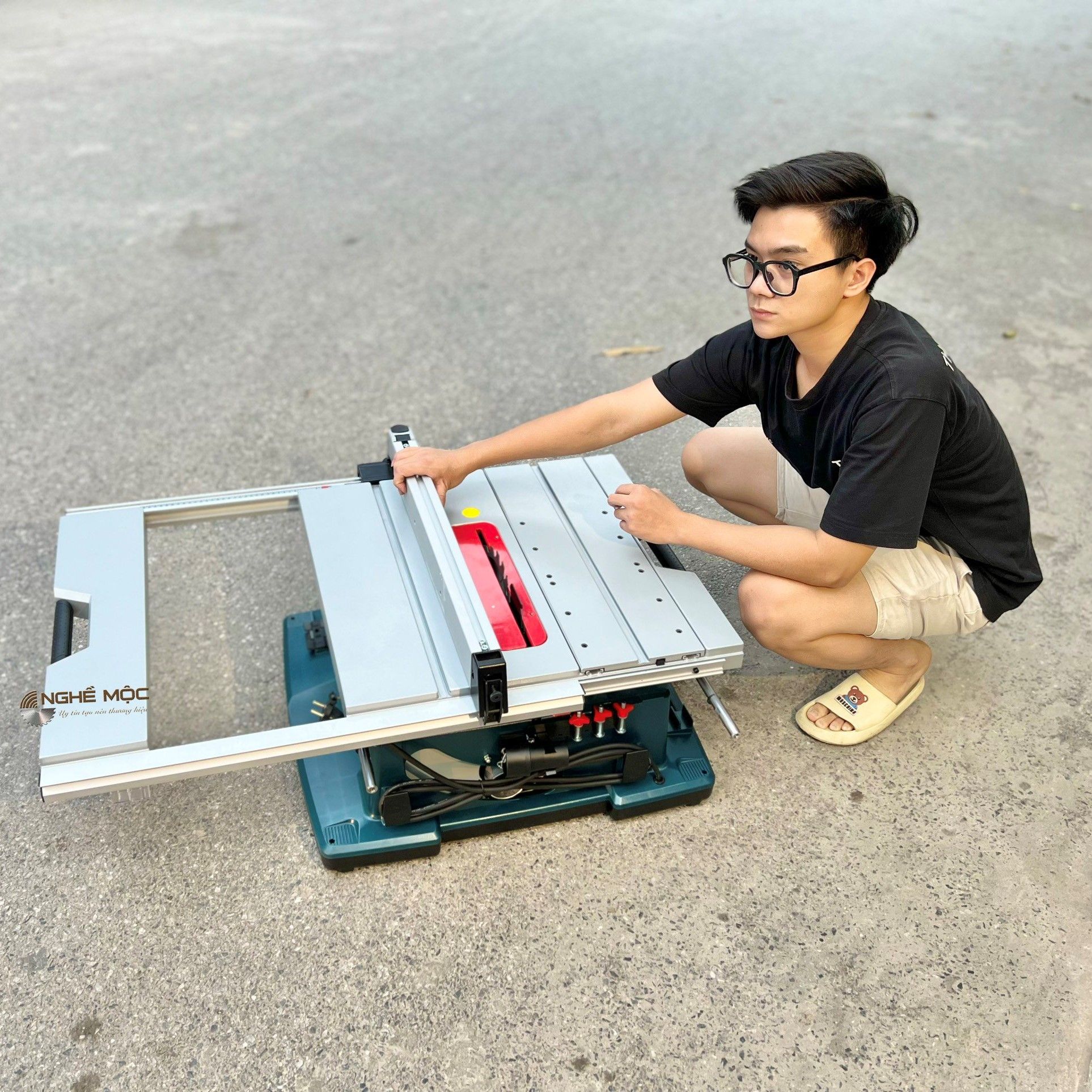 Máy cưa bàn 2100W Bosch GTS 10XC Professional