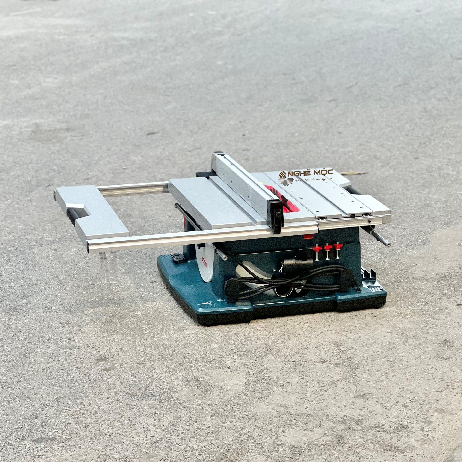 Máy cưa bàn 2100W Bosch GTS 10XC Professional