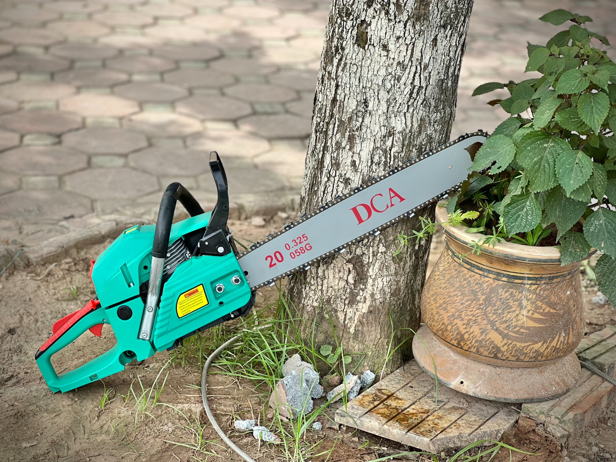 Máy cưa xích chạy xăng DCA A02YD54 – mochaiphat