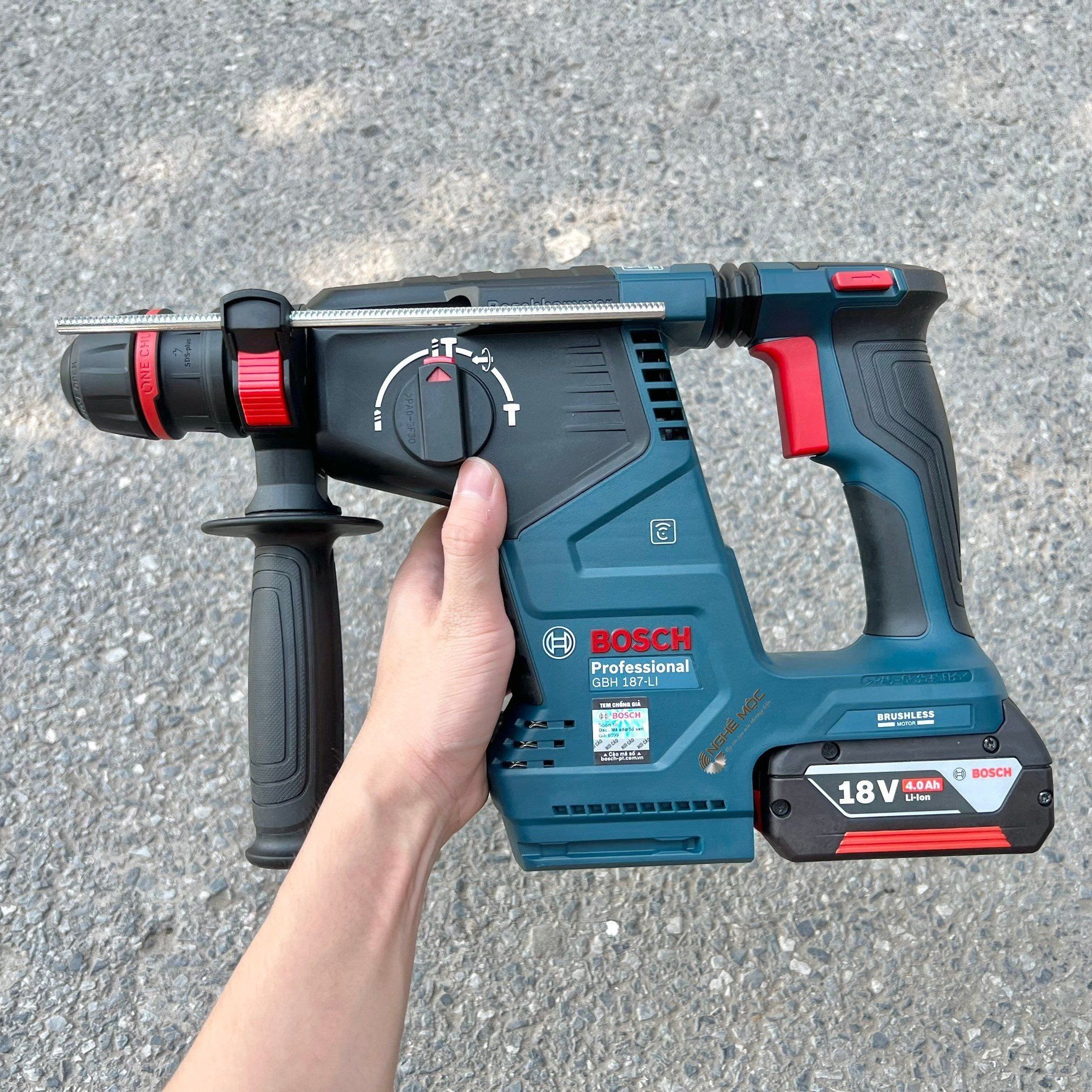 Máy khoan bê tông dùng pin 18V Bosch GBH 187-LI