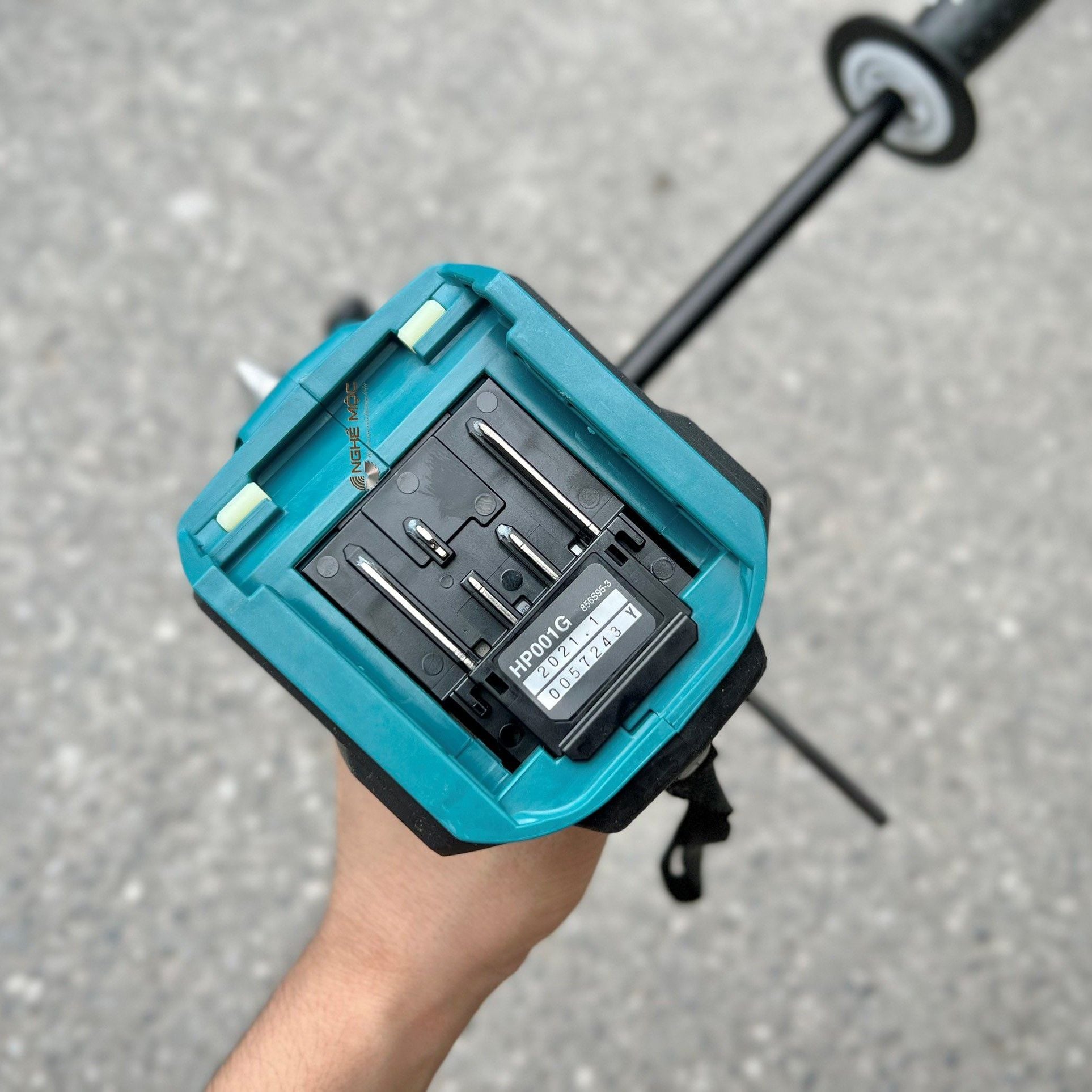 Máy khoan búa và vặn vít dùng pin 40V Max Makita HP001GZ