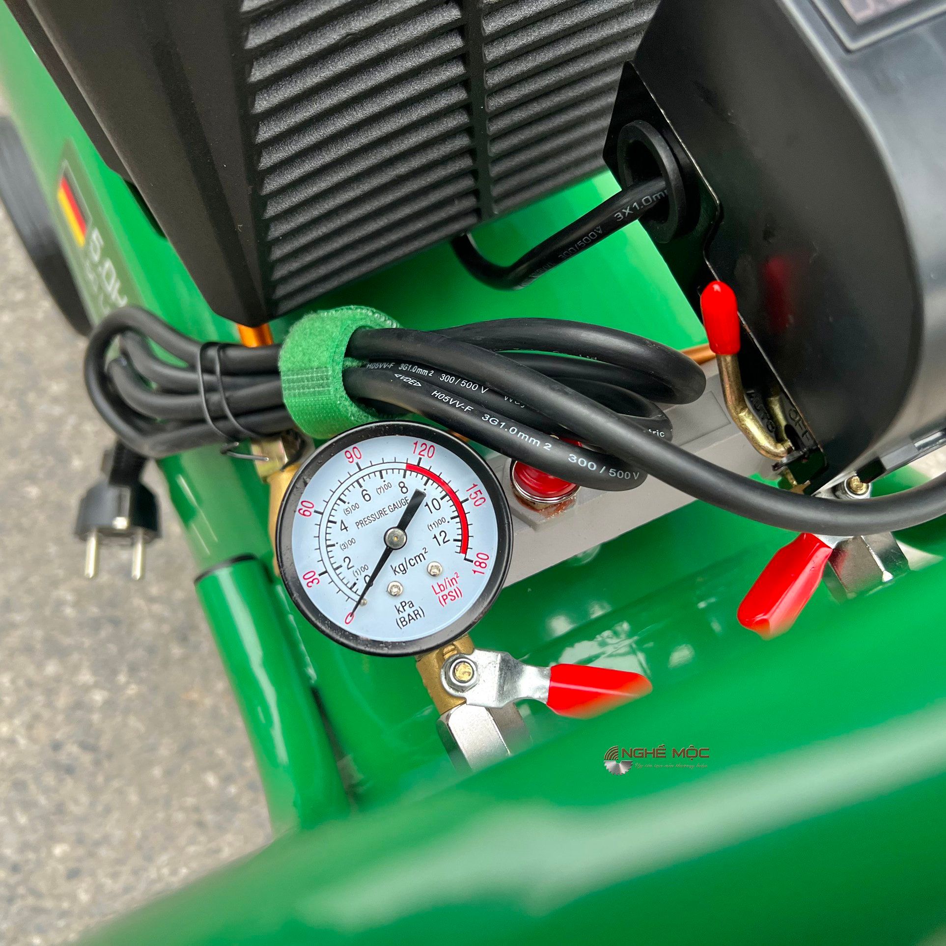 Máy nén khí Dekton DK-AC50DR 5.0HP 50L