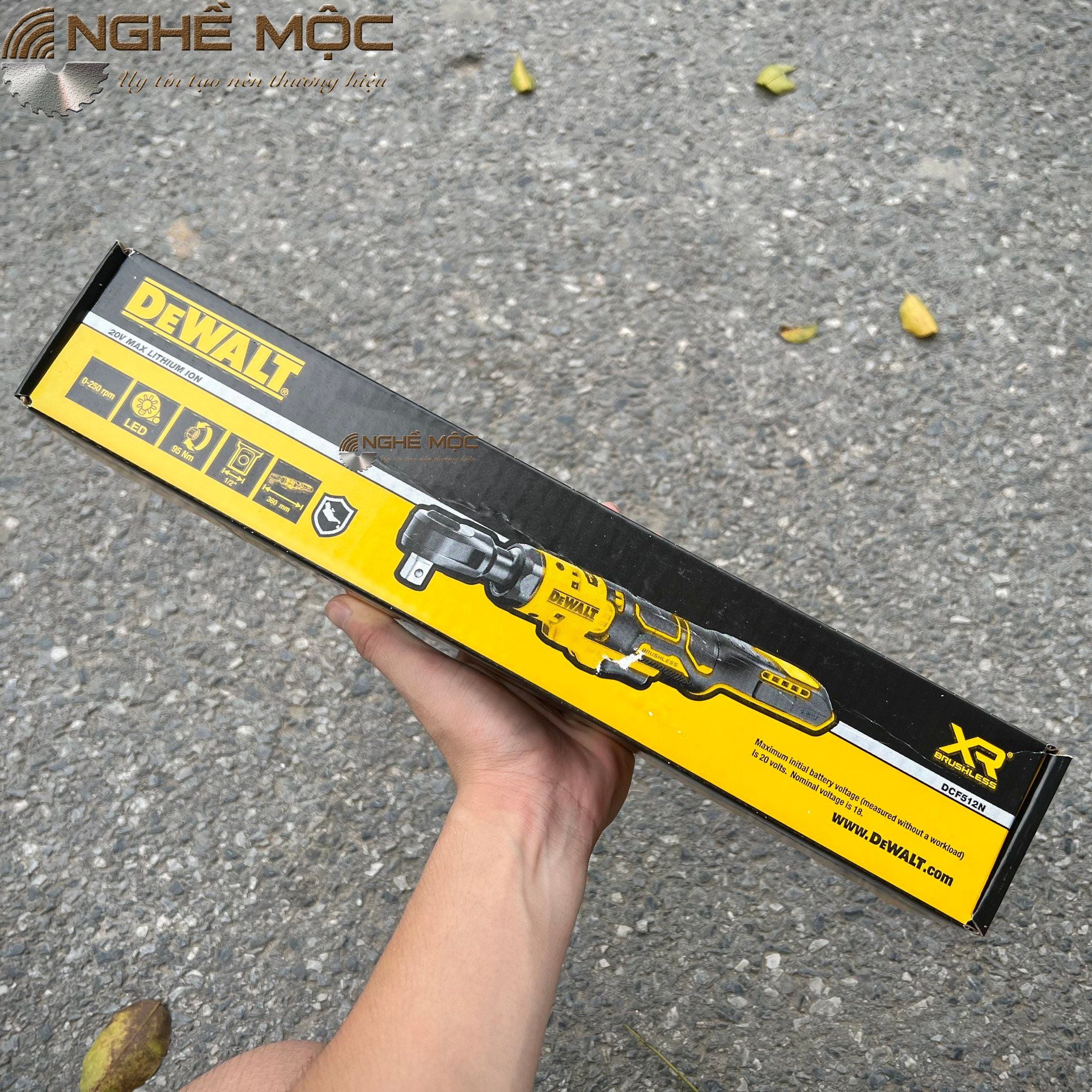 MÁY SIẾT BULONG GÓC DÙNG PIN DEWALT DCF512