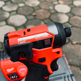 Thông  tin trên thân máy vặn vít MILWAUKEE M12 FID2