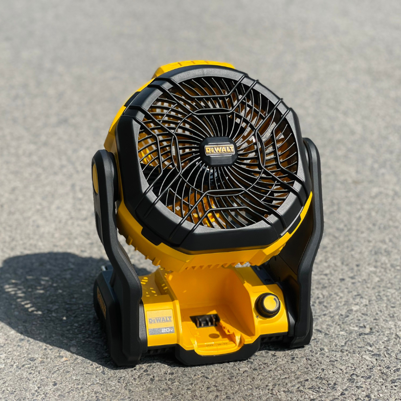 QUẠT DÙNG PIN DEWALT DCE512 có kích thước lồng không quá lớn cho lượng gió cao