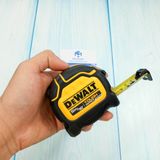 Thước cuộn thép 5m/16' Dewalt DWHT36915-30 cho kích thước vừa lòng bàn tay người làm việc