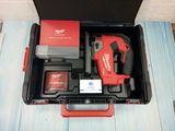 Máy cưa lọng pin Milwaukee M18 FJS (2737) được đựng trong hộp bằng nhựa rất chắc chắn và giúp bảo vệ , cất giữ máy tốt hơn