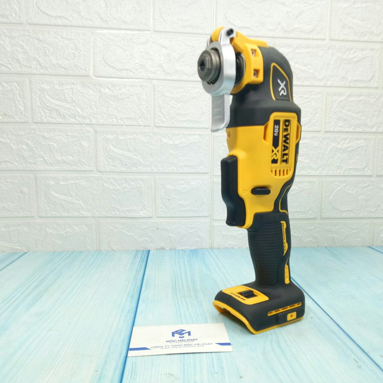 Máy cắt cầm tay