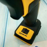 Máy cắt cầm tay  Dewalt