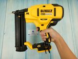 Súng bắn đinh Dewalt DCN680