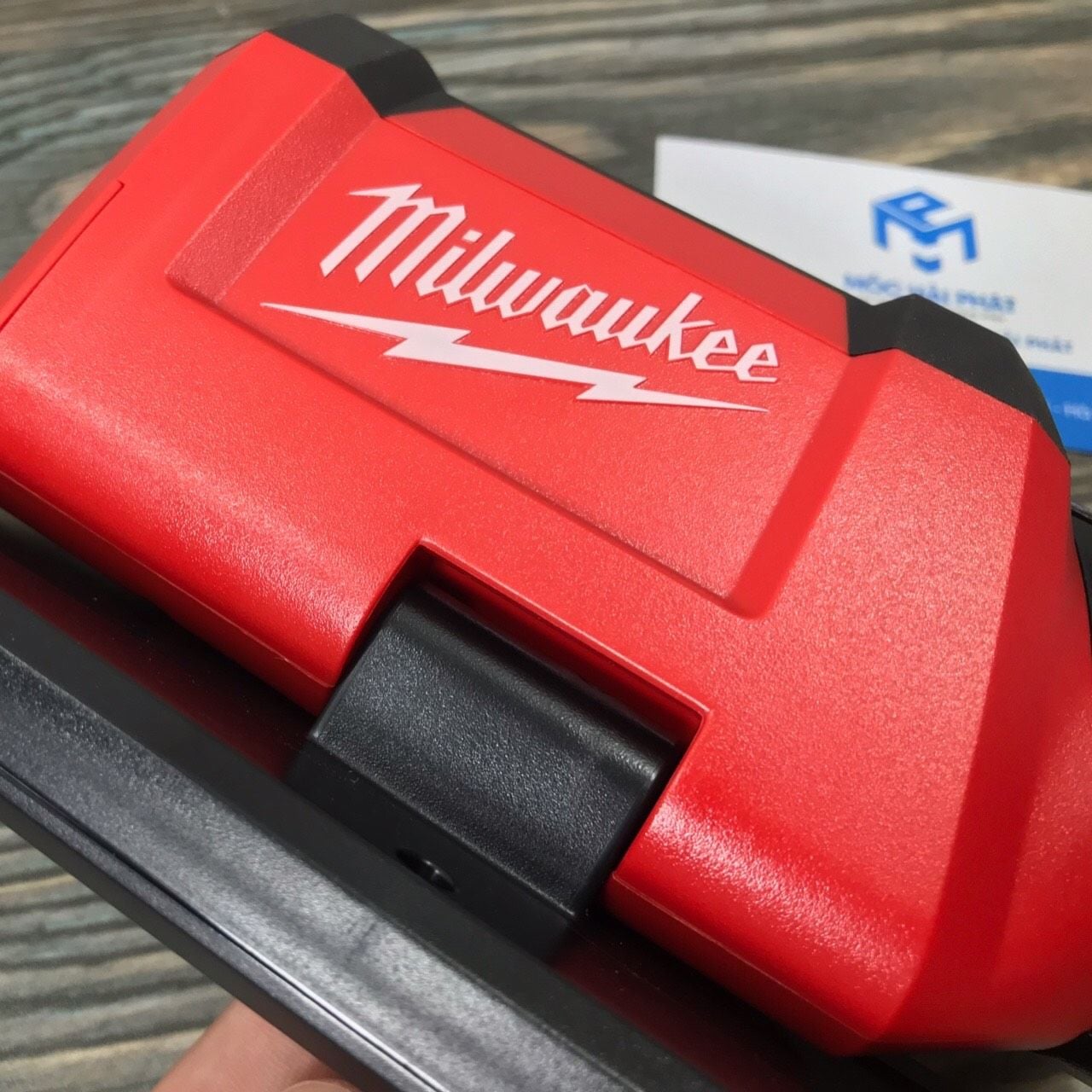 Đèn Milwaukee  chiếu sáng trục xoay M12 PAL