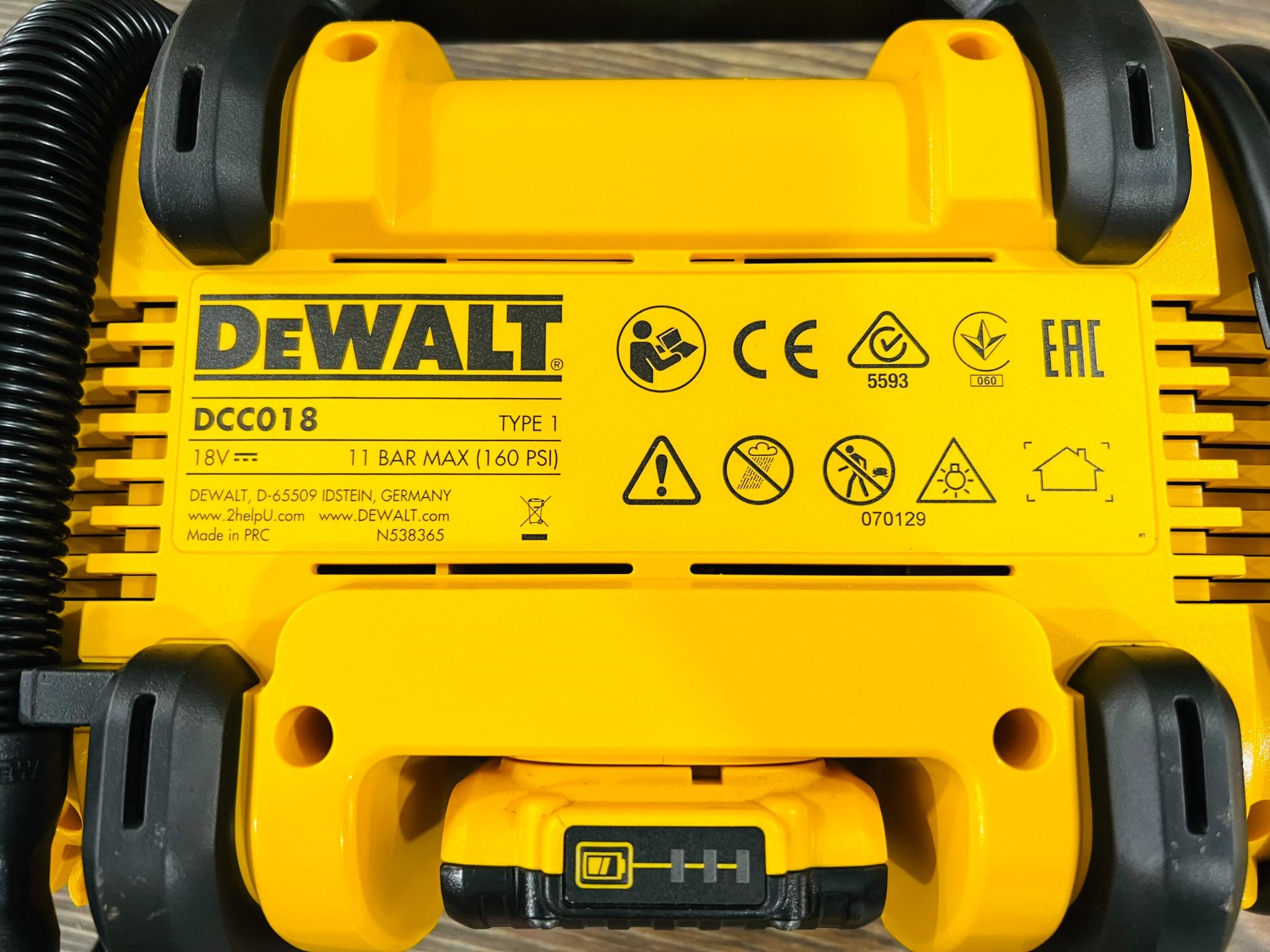 Máy bơm hơi Dewalt DCC018N-XJ