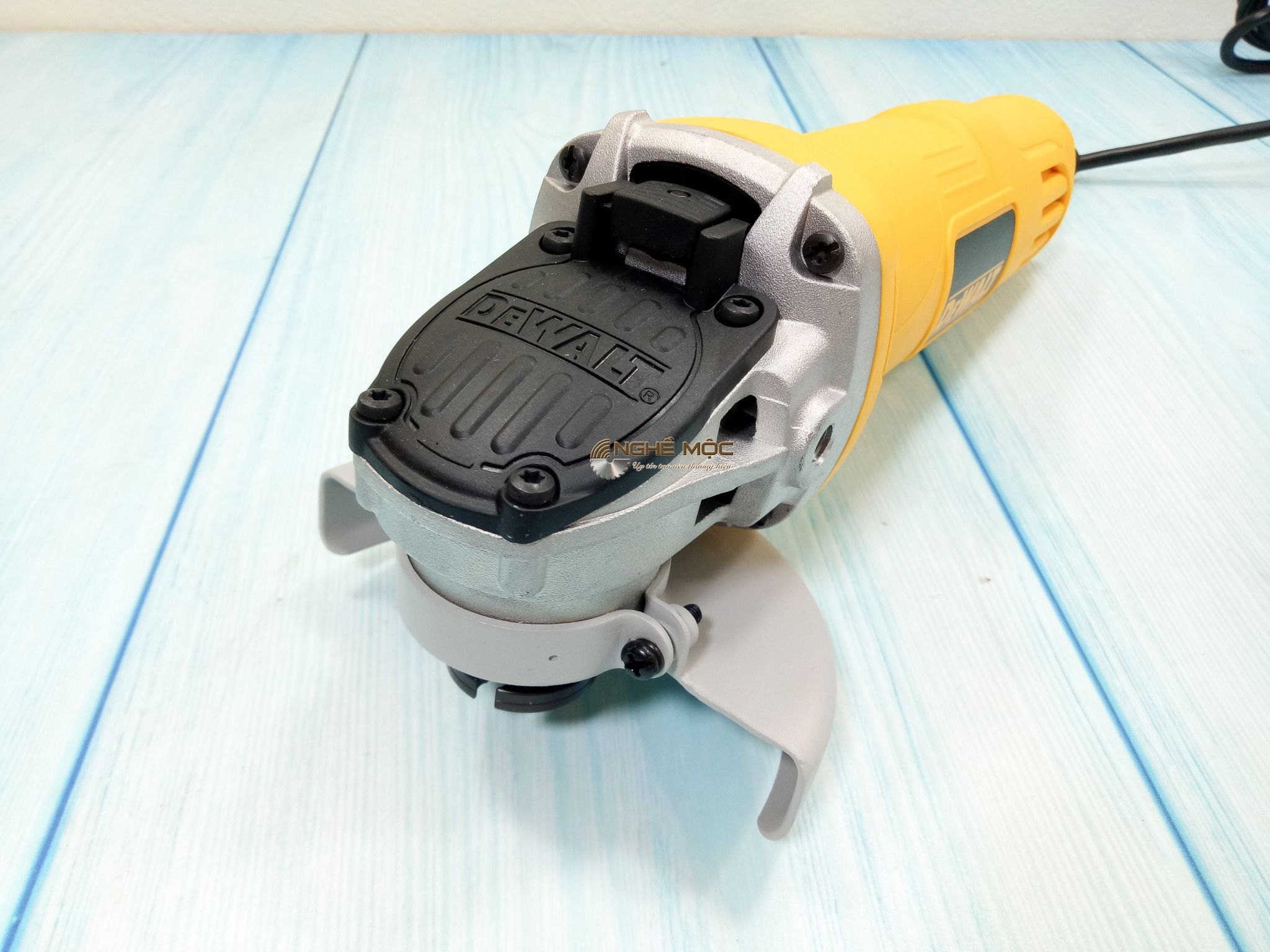 Máy mài góc DEWALT DWE8100T (công tắc đuôi)