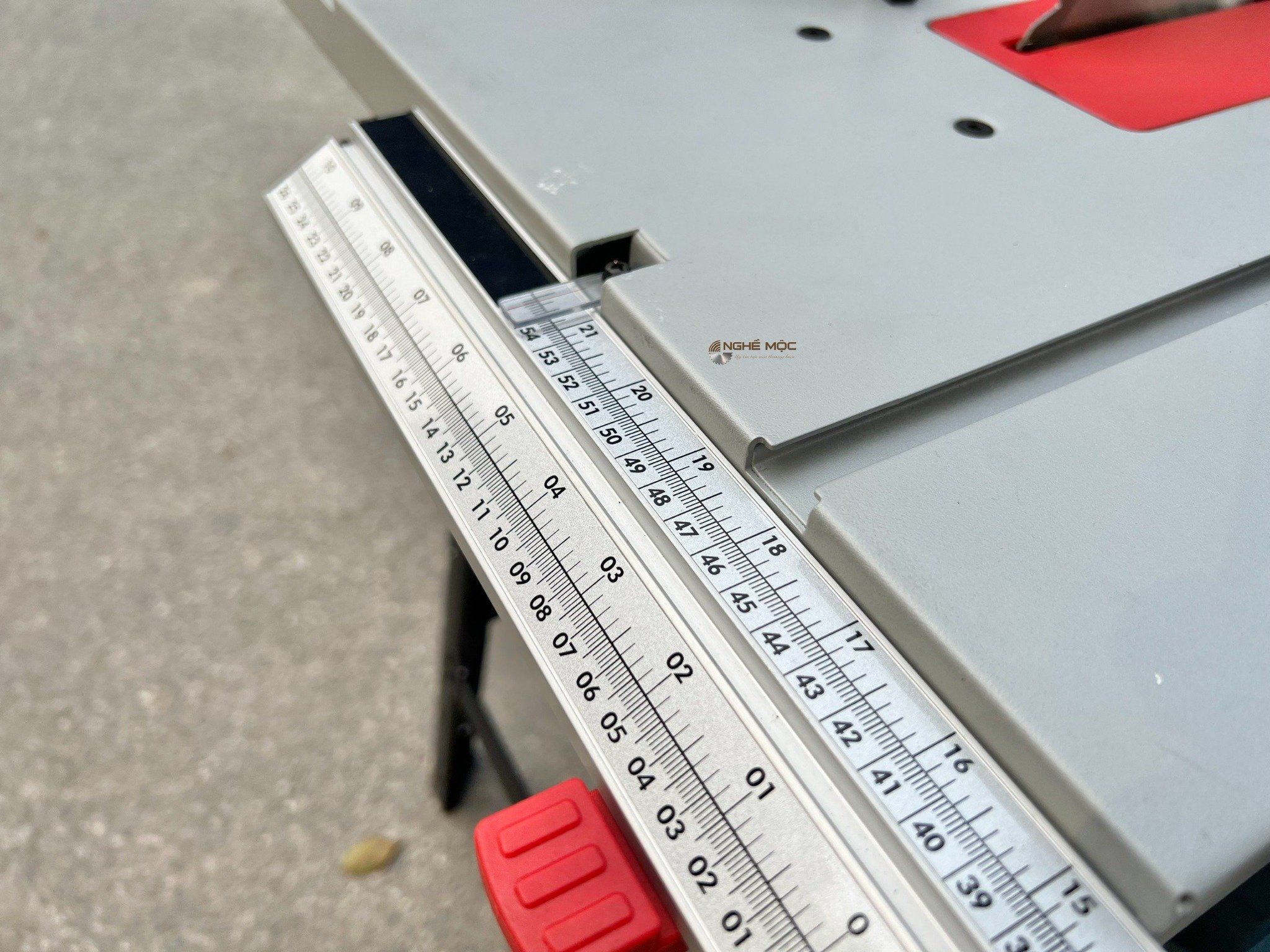 Máy cưa bàn 1800W  Bosch GTS 254