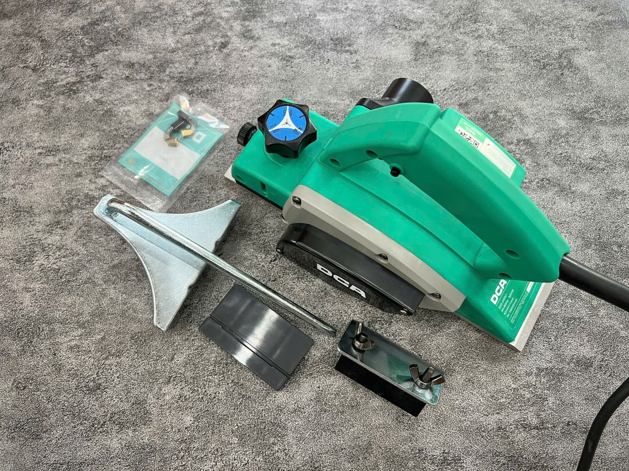 Máy bào gỗ hiệu DCA AMB82