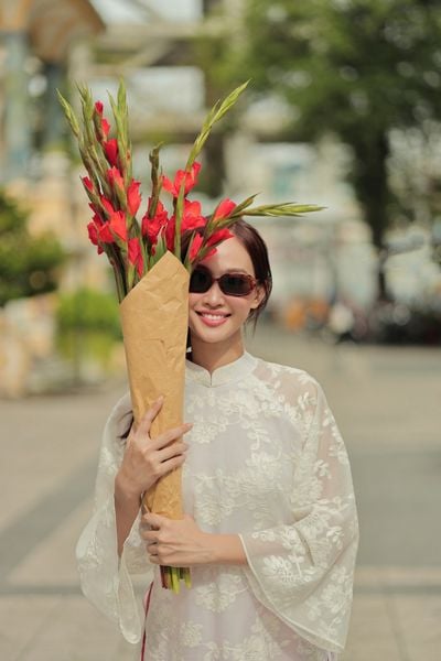 Áo Dài Ren Nữ F2 Trắng Pride Việt Nam - Không Kèm Quần