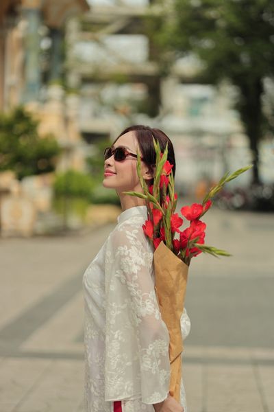 Áo Dài Ren Nữ F2 Trắng Pride Việt Nam - Không Kèm Quần