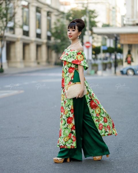 Áo Dài Gấm Nữ F2 Xanh Hoa Đỏ Pride Việt Nam - Không Kèm Quần