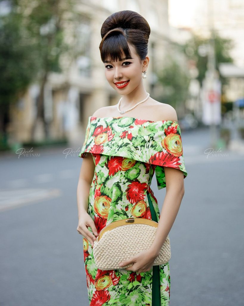 Áo Dài Gấm Nữ F2 Xanh Hoa Đỏ Pride Việt Nam - Không Kèm Quần