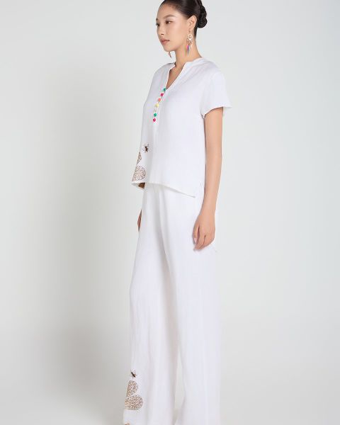 Áo Kiểu Nữ F2 Linen Trắng Thêu A Touch Of Effortless Elegance