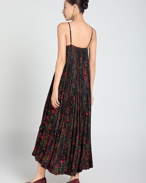 Đầm Nữ F2 Lụa Nữ Hoa Đỏ A Touch Of Effortless Elegance