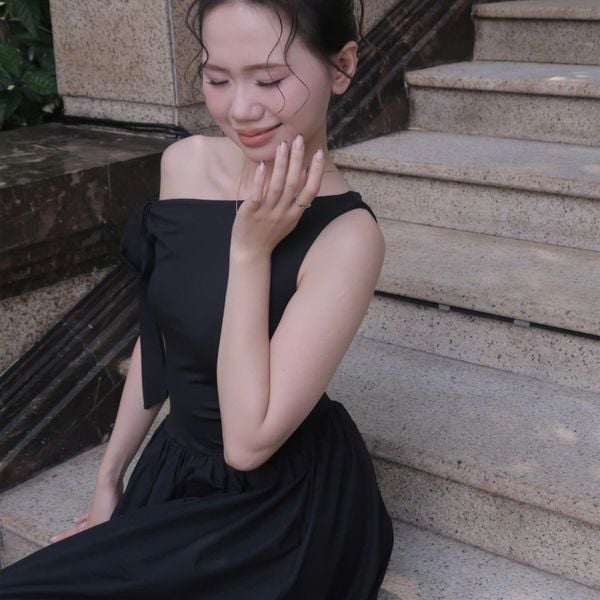 Đầm Nữ DOTTIE Midi Lệch Vai Phối Vải Poplin - D0679