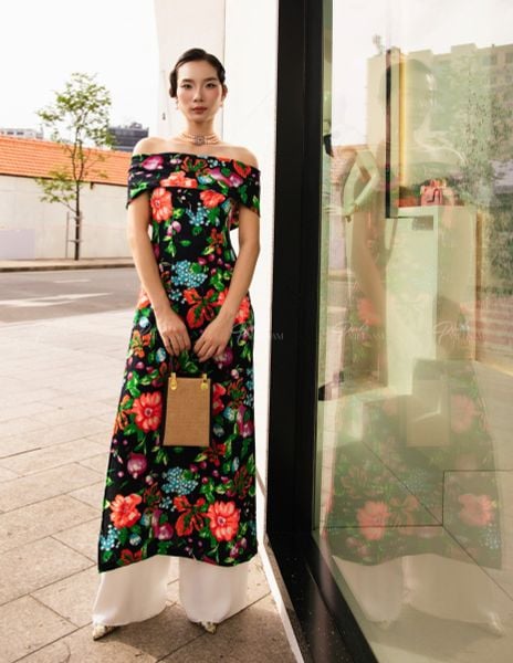 Áo Dài Gấm Nữ F2 Đen Hoa Pride Việt Nam - Không Kèm Quần