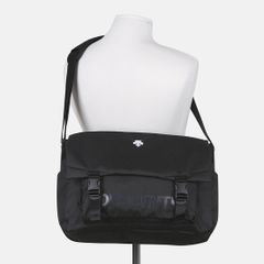 TÚI ĐEO CHÉO UNISEX DESCENTE SPORTS BASIC BIG WORDING MESSENGER BAG