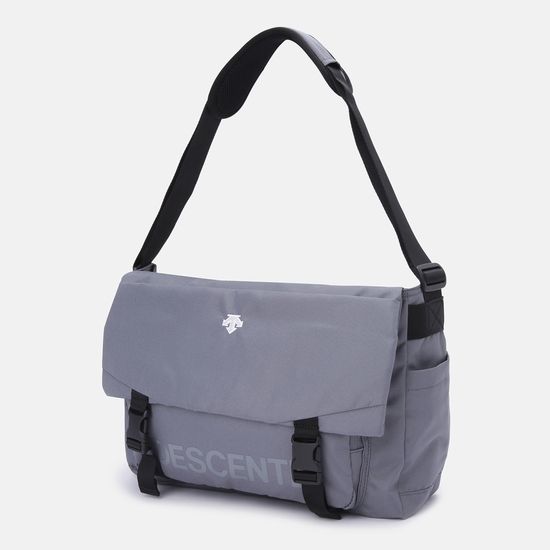 TÚI ĐEO CHÉO UNISEX DESCENTE SPORTS BASIC BIG WORDING MESSENGER BAG