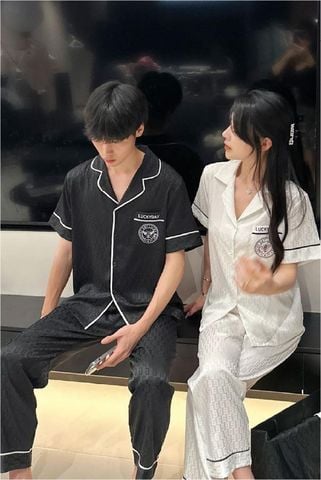 Đồ ngủ pyjama nam nữ Shury Store Home Wear CND25 size 45-95kg màu đen tay ngắn quần dài bộ đôi couple chất lụa băng mềm
