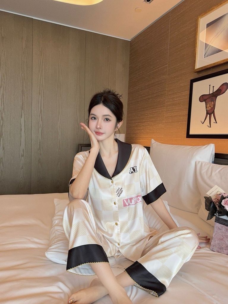 Đồ bộ ngủ Pyjama lụa băng tay ngắn quần dài TN53