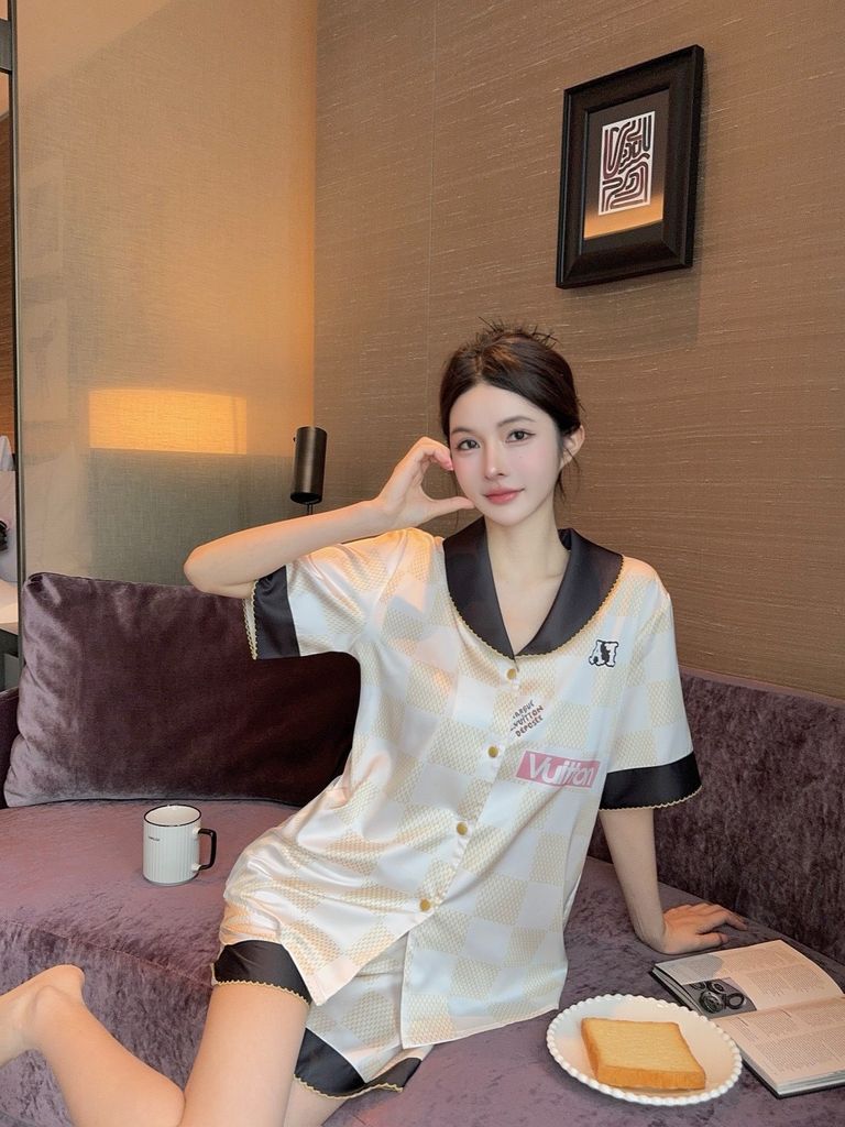 Đồ bộ ngủ Pyjama lụa băng tay ngắn quần dài TN53