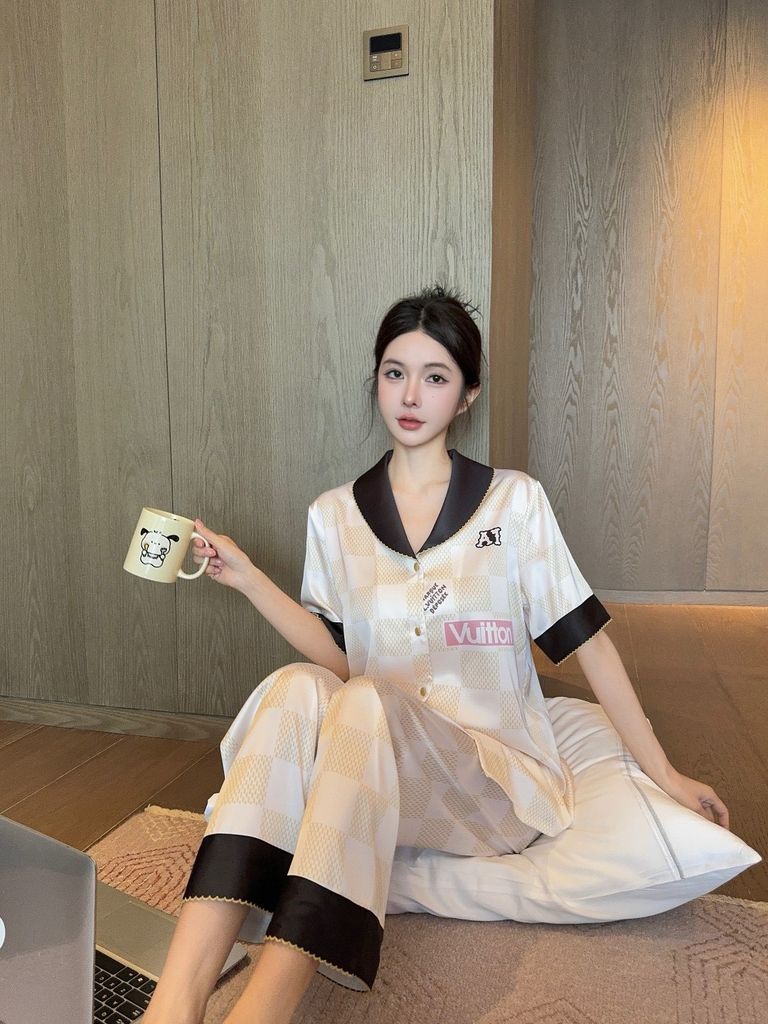 Đồ bộ ngủ Pyjama lụa băng tay ngắn quần dài TN53