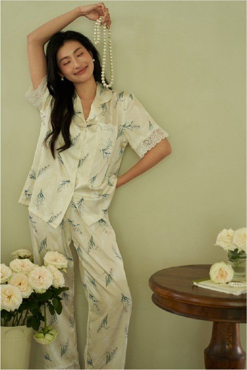 Đồ bộ ngủ nữ Pyjama lụa băng Shury Store tay ngắn quần dài mặc nhà , mặc ngủ TN73 có size 45-75 kg