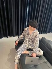 Đồ ngủ pyjama nam nữ Shury Store Home Wear DD52 size 45-95kg màu đen tay dài quần dài  bộ đôi couple chất lụa băng mềm