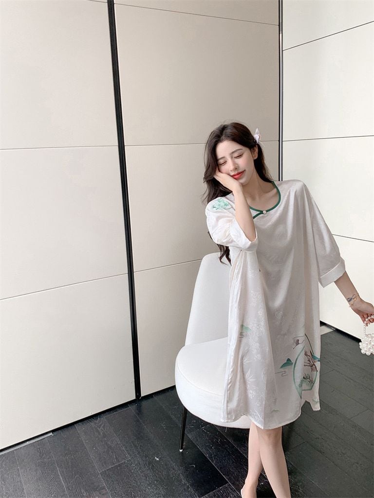 Váy ngủ sơmi lụa nữ Shury Store Home Wear SM51 freesize 45-75kg màu kem in hình mặc nhà  suông rộng mềm mại thoáng mát