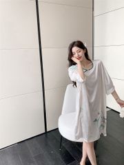 Váy ngủ sơmi lụa nữ Shury Store Home Wear SM51 freesize 45-75kg màu kem in hình mặc nhà  suông rộng mềm mại thoáng mát